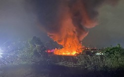 Đà Nẵng: Cháy lớn, phong tỏa một đoạn Quốc lộ 14B để cứu hỏa