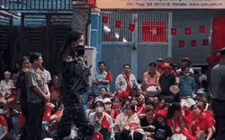Nữ chiến sĩ biệt động đi ngang qua camera khiến hàng triệu người phải xem lại clip 10 lần dù không thấy mặt