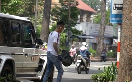Lái siêu xe chục tỷ đi... nhặt ve chai, đại gia Minh Nhựa gây chú ý trên phố đi bộ, người khen ngợi hết lời người chê làm màu không đáng hoan hô?