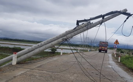 Bộ Xây dựng chỉ rõ nguyên nhân hơn 600 cột điện bị "hạ gục" trong 30 phút mưa bão số 5