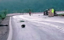 Xe máy đấu đầu trên quốc lộ, 2 người tử vong, 1 người bị thương