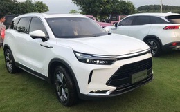 Xe 'Tàu' BAIC Beijing X7 về Việt Nam: Đèn hậu giống VinFast, ngập công nghệ, giá từ 528 triệu đồng