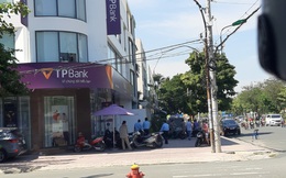 Khởi tố người đàn ông tẩm xăng cướp ngân hàng TP Bank ở Sài Gòn