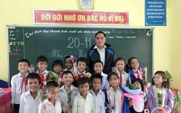 Người thầy 'giàu có' treo thưởng cho học trò là mì tôm, cá khô