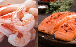 Tôm hay cá hồi bổ dưỡng hơn? 4 lưu ý cần nhớ khi ăn tôm và cá hồi