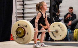 Bé gái 7 tuổi khỏe nhất thế giới có thể nâng tạ 80 kg