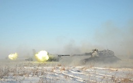 Siêu pháo tự hành Msta-S và Malka của Nga khai hỏa sấm sét trong tập trận ở Kemerovo