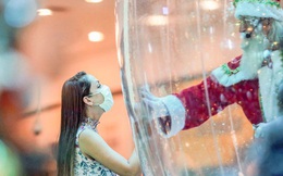 Khi mùa Noel vẫn trùng mùa dịch Covid-19: Nhìn ảnh để thấy thế giới thực sự đang đón một Giáng sinh kỳ lạ nhất từ trước đến nay