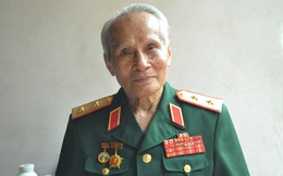 Trung tướng Nguyễn Quốc Thước được phong tặng danh hiệu Anh hùng Lực lượng vũ trang nhân dân khi sắp sang tuổi 95