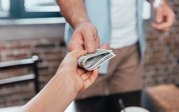 Cha bị tử hình, bé gái 9 tuổi phải gánh khoản nợ hơn 1,9 tỷ đồng khiến ai nấy phẫn nộ