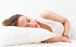 8 thói quen nhỏ giúp bạn ngủ ngon dễ dàng: "Báu vật" đầu giường của người khó ngủ, mất ngủ