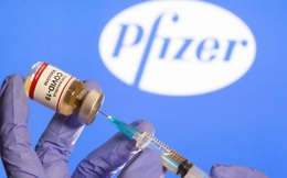 Vì sao Anh là nước đầu tiên cấp phép vaccine phòng COVID của Mỹ?