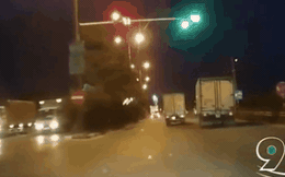 CLIP: 2 xe tải rượt đuổi nhau như phim hành động chỉ vì "cay cú" muốn vượt đèn xanh