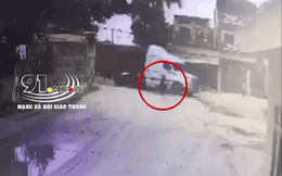 CLIP: Thanh niên bị đâm lê kinh hoàng vì vượt xe container ôm cua, cái kết mới gây kinh ngạc