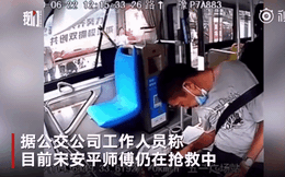 Tài xế xe buýt bất ngờ dừng xe không nói tiếng nào, nhưng hình ảnh sau khi hành khách xuống hết mới khiến mọi người đau lòng