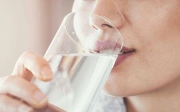 Uống nước trước khi đi ngủ - Nên hay không?