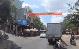 CLIP: Đột ngột phóng xe sang đường, cô gái bị đâm kinh hoàng, bất tỉnh