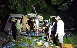 Tai nạn kinh hoàng giữa ô tô khách 16 chỗ và xe tải lúc rạng sáng, 8 người tử vong