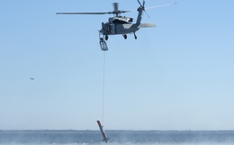 Trực thăng Hải quân Mỹ vô tình đánh rơi mìn công nghệ cao
