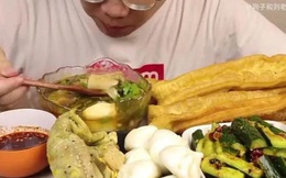 Blogger ăn uống gặp biến cố khi livestream rồi tử vong sau 6 tháng theo nghề, vợ khóc nức nở: 'Kiếm được nhiều tiền nhưng người không còn nữa'