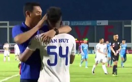 Hối hận sau khi bóp cổ học trò cũ, HLV Hứa Hiền Vinh viết tâm thư xin lỗi