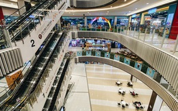Chùm ảnh: Trung tâm Aeon Mall Bình Tân vắng tanh, đìu hiu chưa từng có giữa dịch Covid-19
