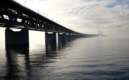 Cầu đường sắt xuyên biên giới đầu tiên Nga – Trung sắp thông làn