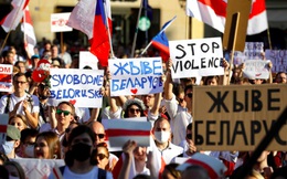 Người biểu tình nêm kín thủ đô Belarus, Nga nói sẵn sàng hỗ trợ quân sự