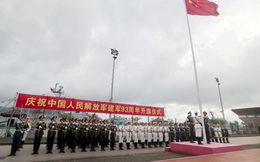 Quân đội Trung Quốc đồn trú ở Hong Kong diễn tập bắn ngư lôi trên biển Đông