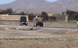 "Ngậm đắng nuốt cay" rút bỏ căn cứ chiến lược ở Iraq, đoàn xe Mỹ tiếp tục bị phục kích!