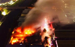 [Ảnh] Toàn cảnh cột lửa cao trăm mét trong vụ cháy kho hàng 3.000 m2 tại KCN Tân Tạo