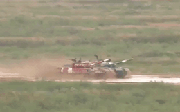 Tank Biathlon 2020: Xe tăng Trung Quốc bị hỏng, lính ngất xỉu giữa đường đua, chỉ huy rất lo lắng - Tụt lại phía sau rồi