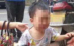 Bé gái hơn 1 tuổi bị bỏ rơi giữa đường với hơn 70 nghìn đồng cùng một dòng tin nhắn đau lòng từ gia đình