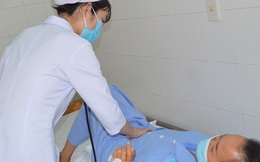 Suýt chết vì tăng mỡ máu siêu khủng, huyết thanh có màu trắng như sữa