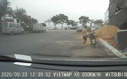 Tên trộm đủng đỉnh vào lấy máy khoan trong căn nhà đang xây và pha cầm gạch đuổi theo của ông chú