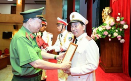 Thứ trưởng Bộ Công an Trần Quốc Tỏ được thăng cấp bậc hàm từ Thiếu tướng lên Trung tướng