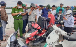 Nam thanh niên để lại xe máy, nhảy xuống sông Sài Gòn mất tích