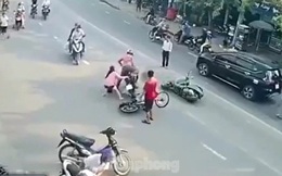 Cô gái liều mạng giữ tên cướp dây chuyền có hung khí