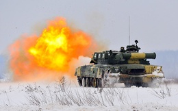 Xem xe tăng T-80 của Nga nã pháo tiêu diệt mục tiêu trong vòng 70 giây