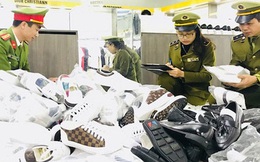 Thu giữ thêm hơn 5.000 sản phẩm giả thương hiệu nổi tiếng tại cửa hàng thời trang AE Shop Việt Nam, cơ sở Hà Nội và Bắc Giang