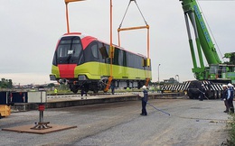Mở cửa cho người dân tham quan đoàn tàu đường sắt đô thị Nhổn - ga Hà Nội