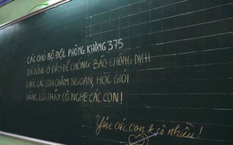 Sau khi bộ đội "rút quân" ở trường tiểu học, những dòng chữ trên bảng đen khiến dân mạng rần rần chia sẻ