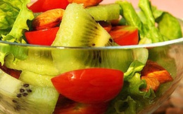 Hướng dẫn cách làm salad rau quả với kiwi - hạnh nhân cực đơn giản
