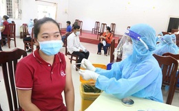 Quận đầu tiên ở TPHCM hoàn thành tiêm vắc-xin ngừa COVID-19