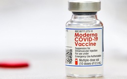 Hai quốc gia châu Âu bất ngờ dừng tiêm vaccine Moderna cho đối tượng trẻ tuổi vì cùng một lý do