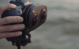 Bất ngờ trước ống kính kép "cực dị" của Canon: Ống kính này dùng để chụp 2 ảnh cùng lúc?