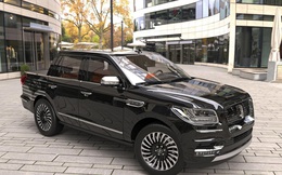 Lincoln Navigator Blackwood chục tỷ được đại gia Việt biến thành xe bán tải