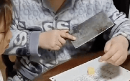 Dạy con gái học toán bằng khoai tây, ông bố nhận được sự ngưỡng mộ của cộng đồng mạng