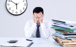 'Nên rời công ty lúc 5h30 hay ở lại muộn để cống hiến'?
