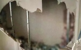 Đập bức tường trong căn nhà vừa mua, những thứ rơi ra khiến chủ mới lập tức báo cảnh sát